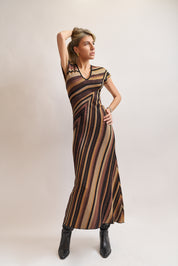 Abito lungo Akep con scollo profondo