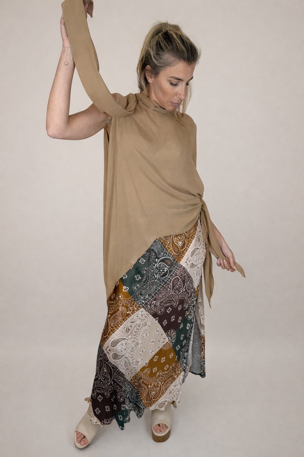 GONNA 5 PROGRESS BANDANA SUI TONI DEL BEIGE