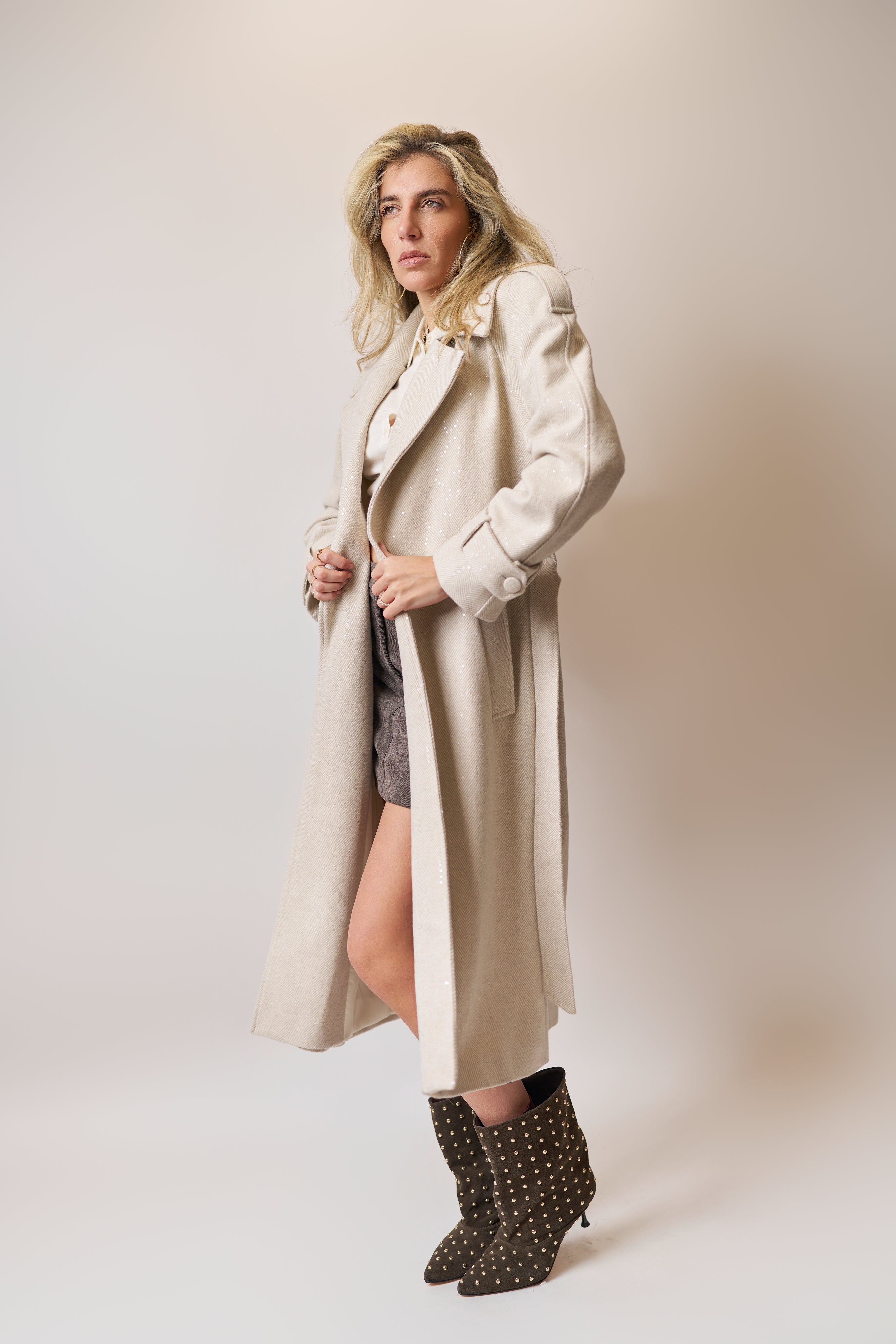 Cappotto spigato panna con paillettes